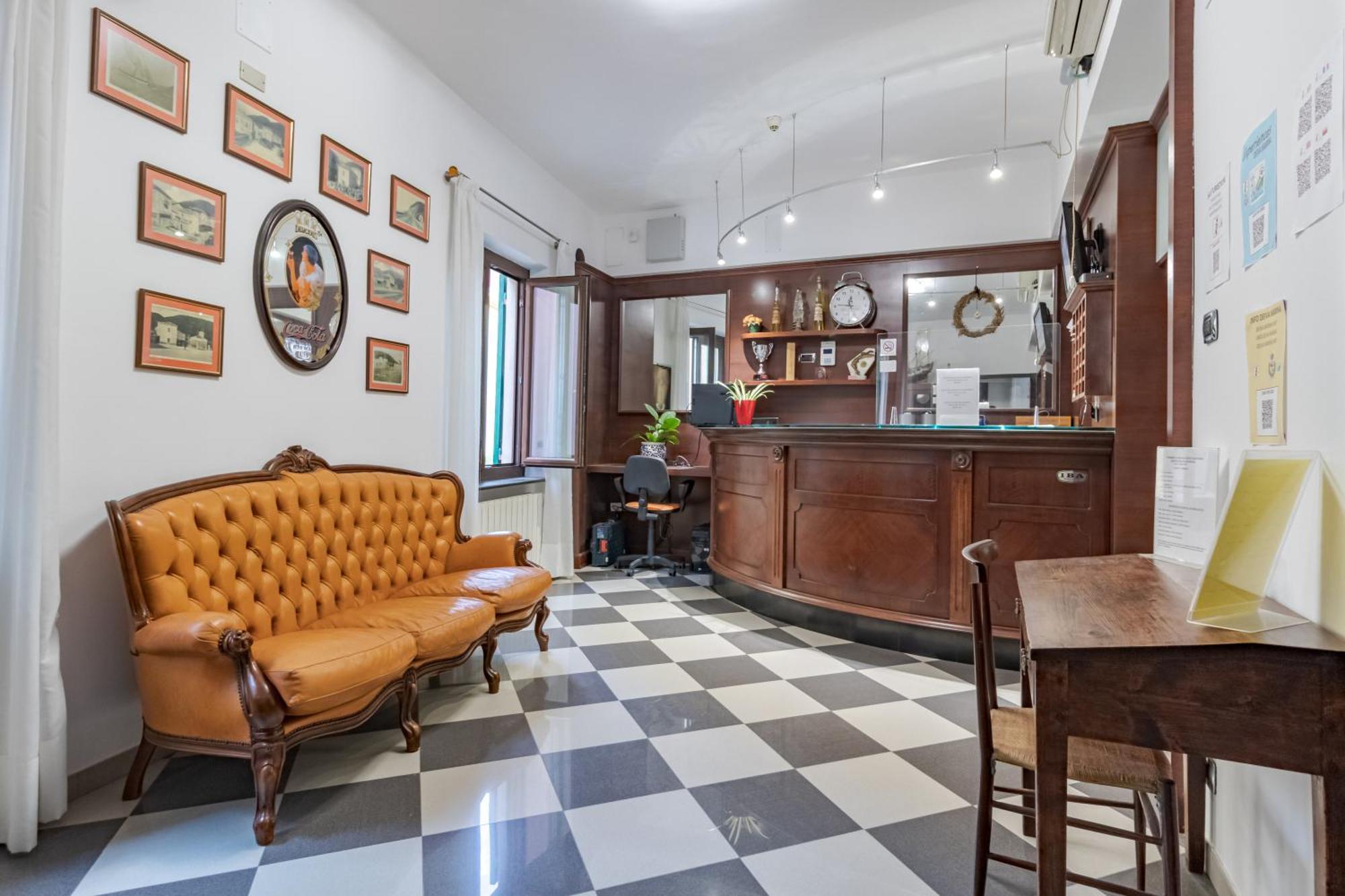 Albergo La Marina B&B дева Марина Экстерьер фото