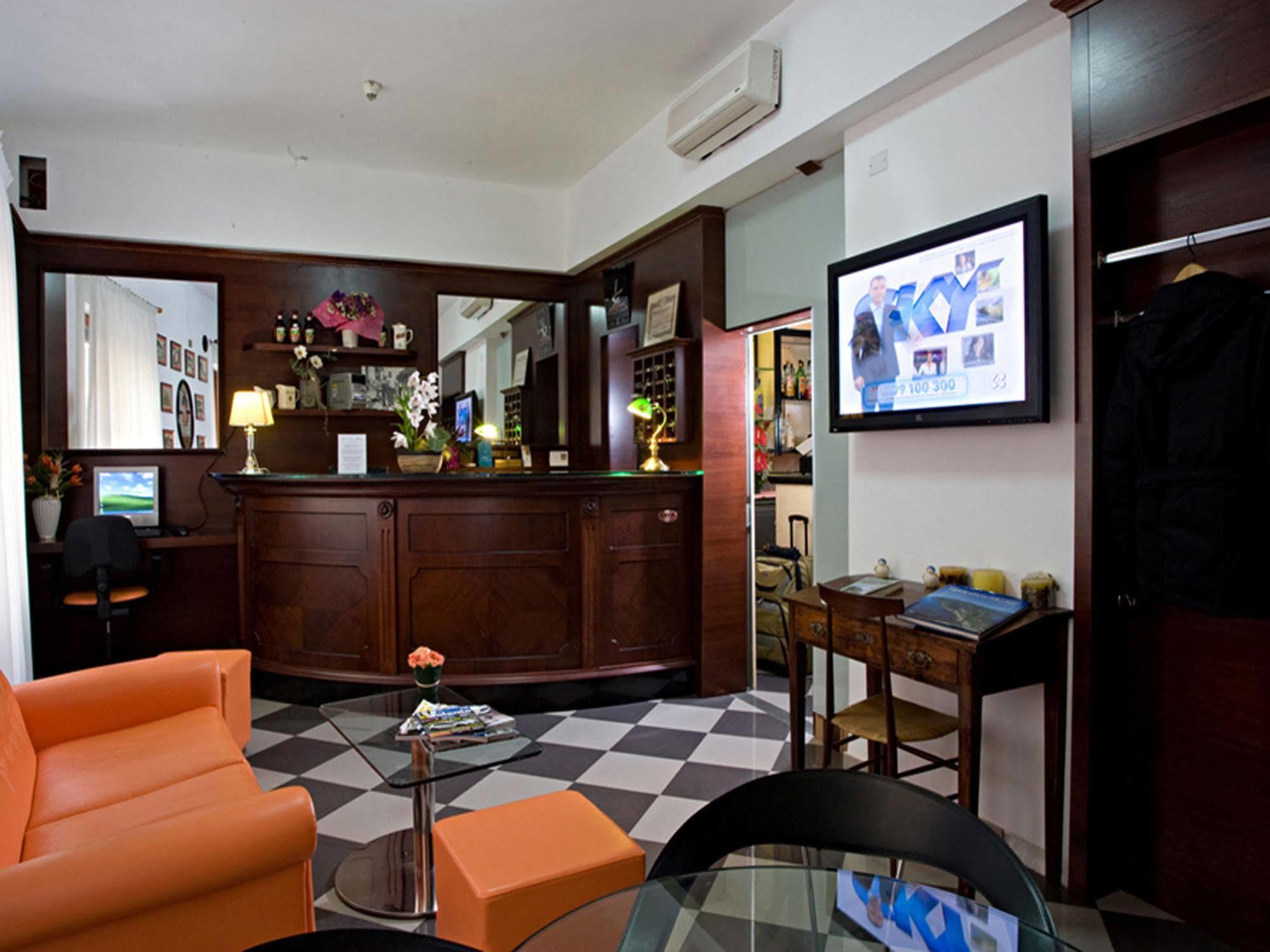 Albergo La Marina B&B дева Марина Экстерьер фото
