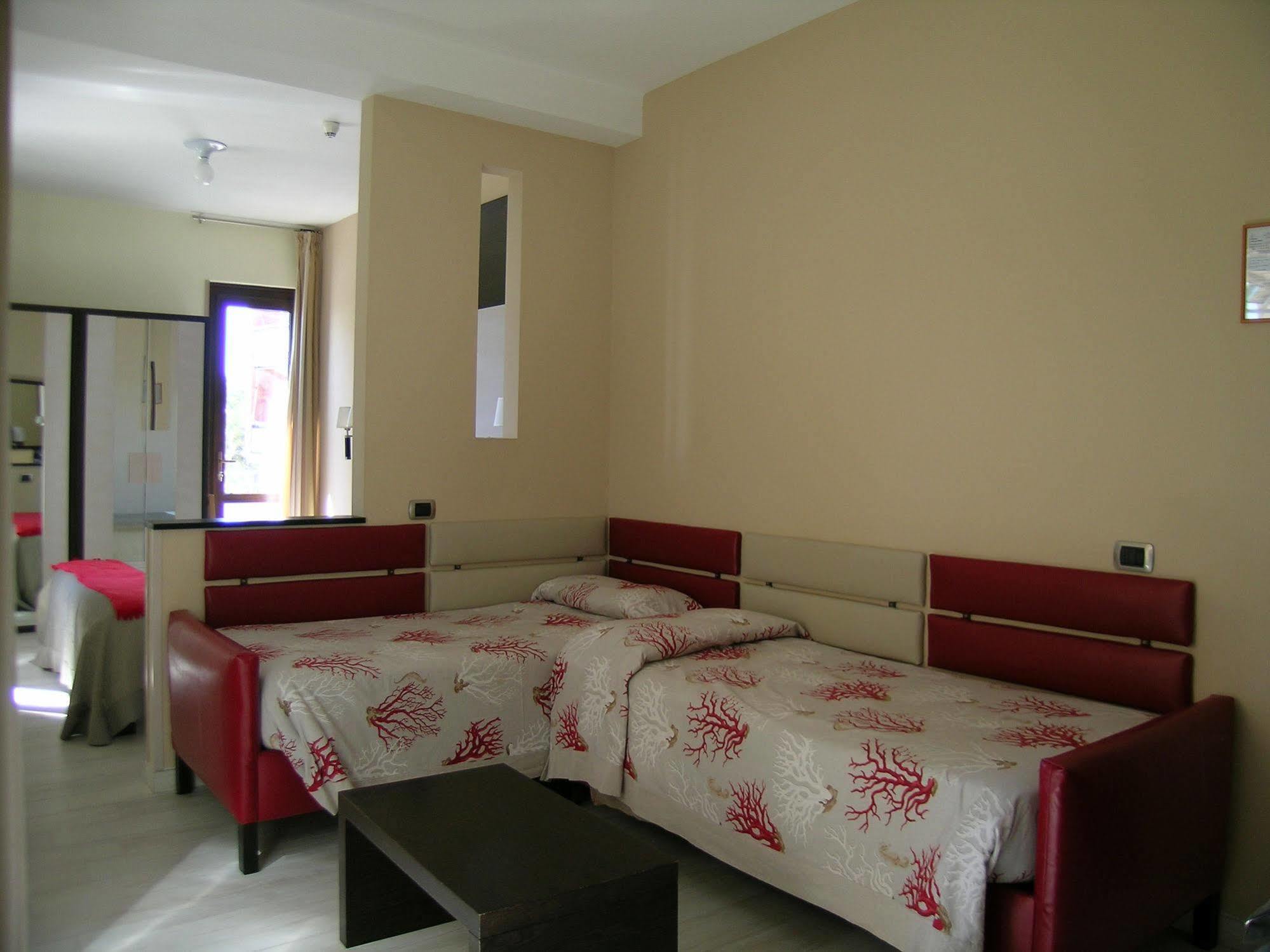 Albergo La Marina B&B дева Марина Экстерьер фото